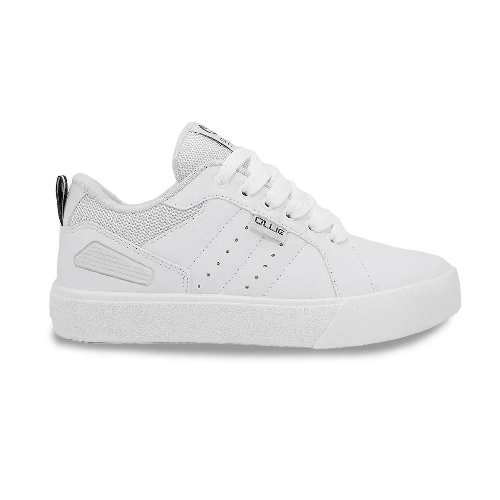 Tênis infantil branco Ollie Cyclone INF-501 com design minimalista e fechamento por cadarço